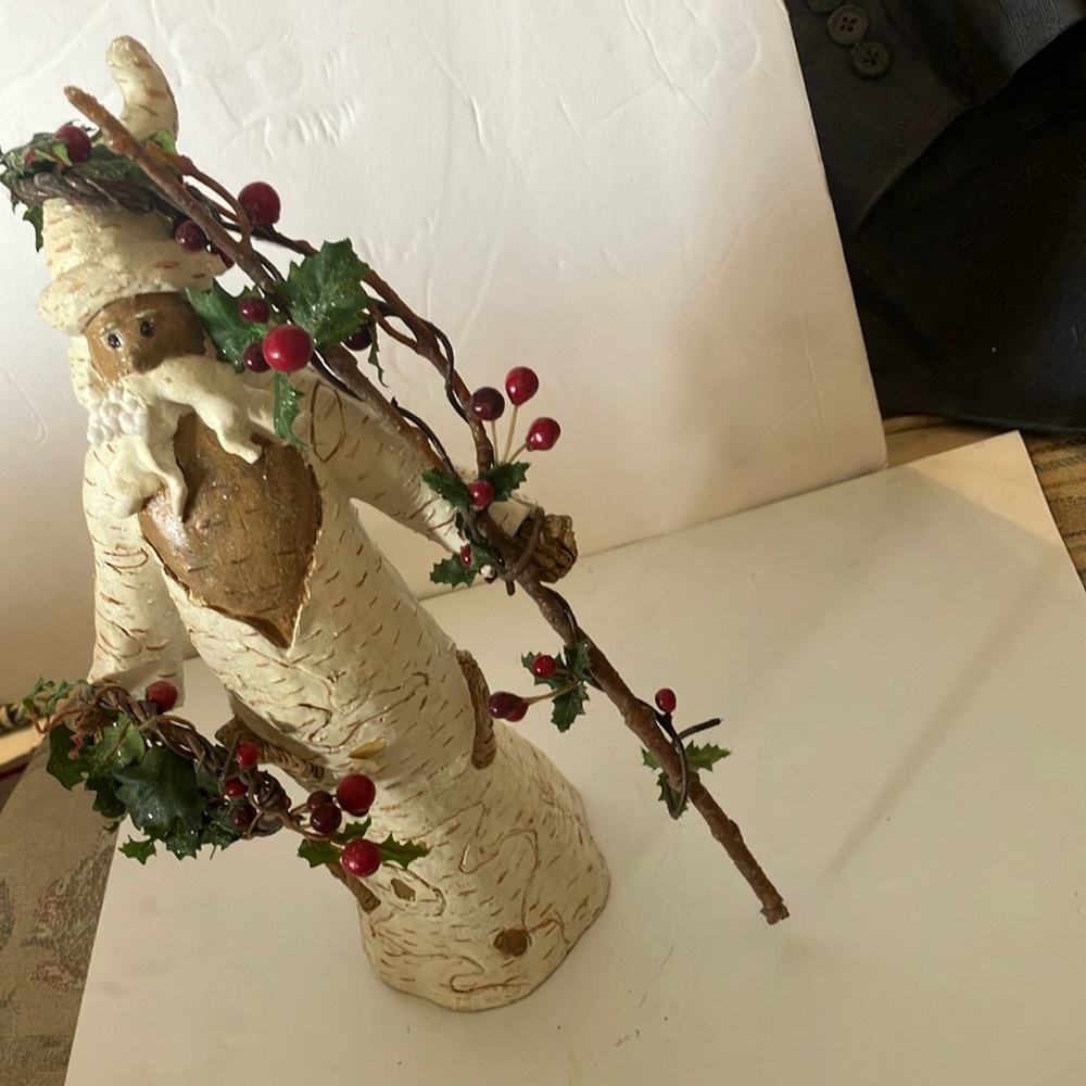 Seasonal figurine